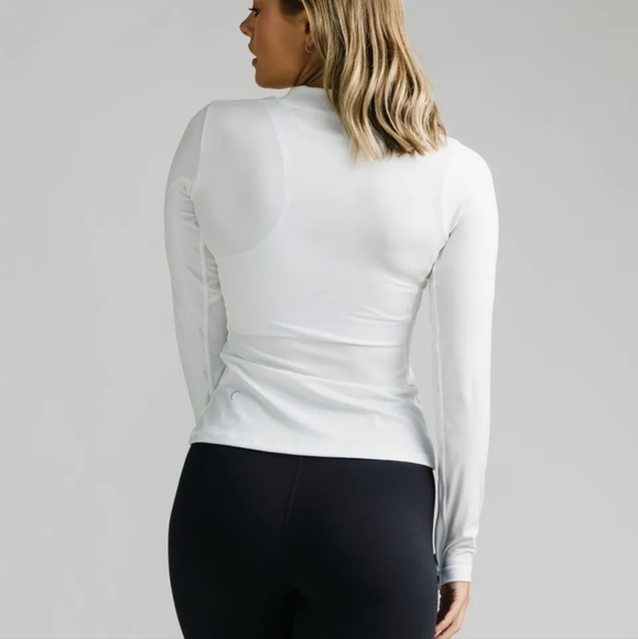 BNWT zyia white adapt long sleeve T - Picture 4 of 7